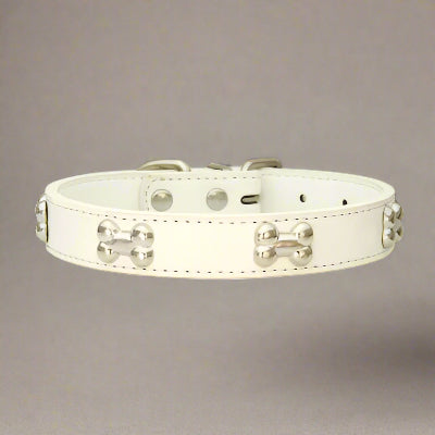 Collier Rivet’Os™ blanc – design raffiné avec boucle en forme d’os